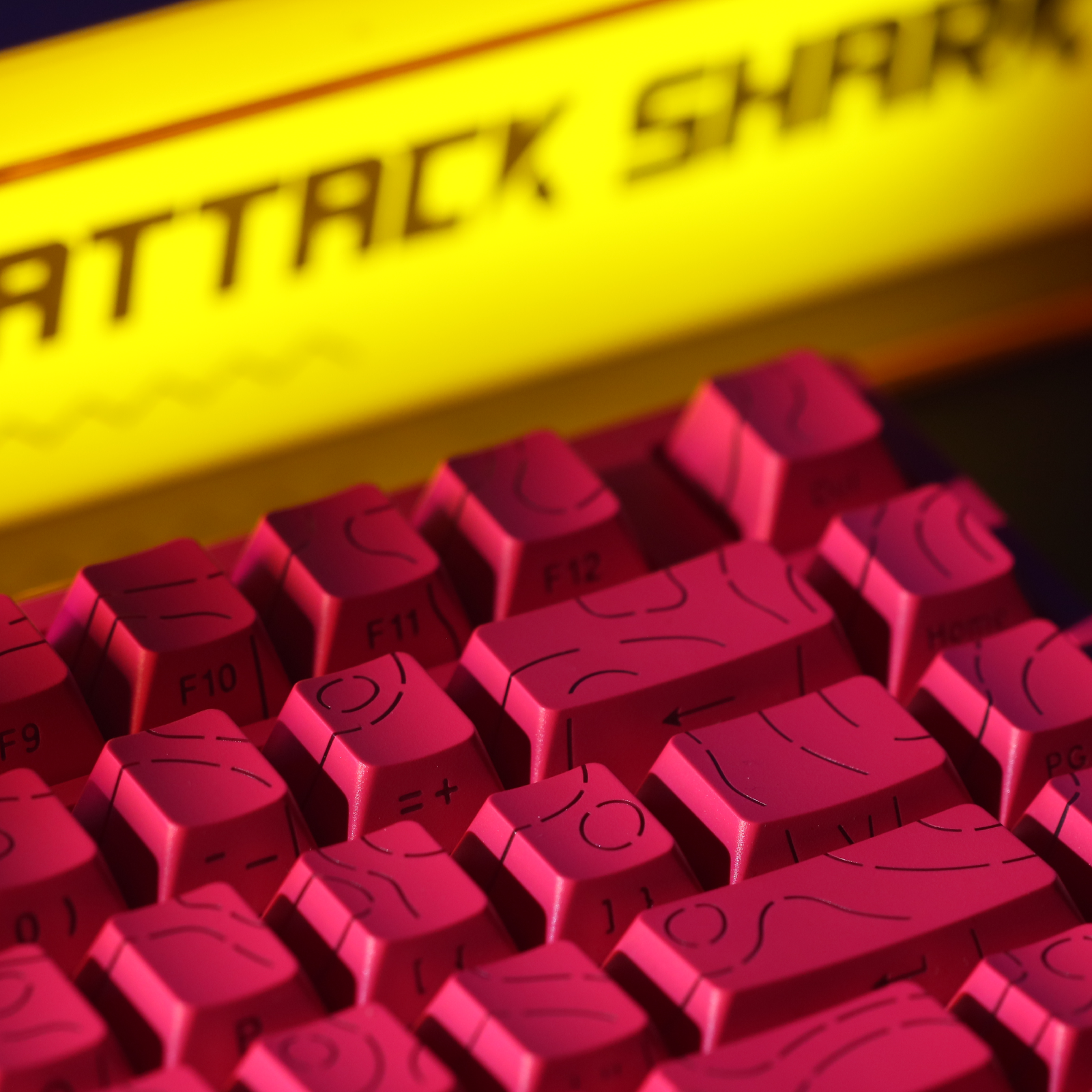 ATTACK SHARK R82 HE Kabelgebundene 75% Gaming-Tastatur mit C01ULTRA LED-Kabel